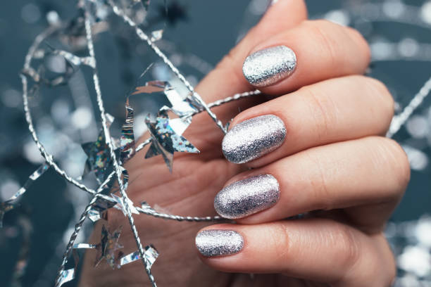 Metallic nails in silver and gold tones, perfect for New Year's Eve celebrations and trendy nail ideas.